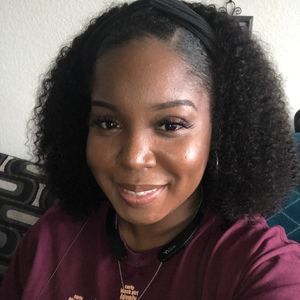 Meet your Posher, Tia